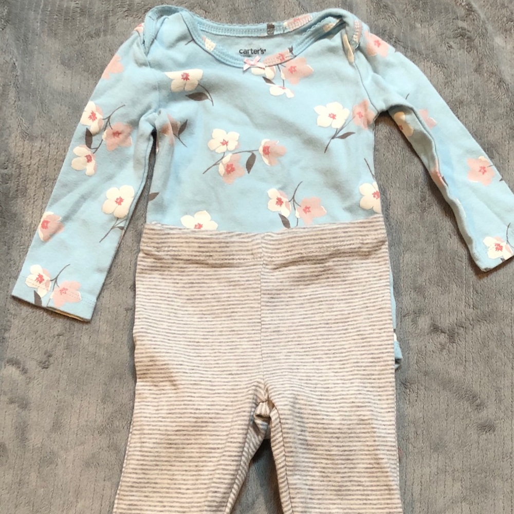 Two piece Carter’s outfit